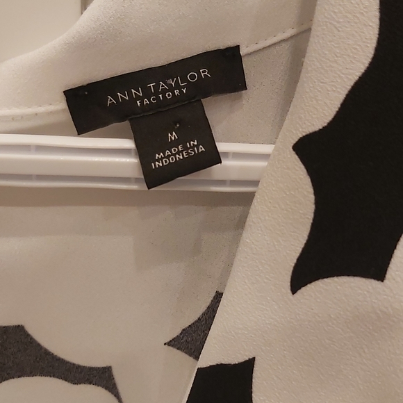 Ann Taylor sleeveless floral top - Picture 6 of 7